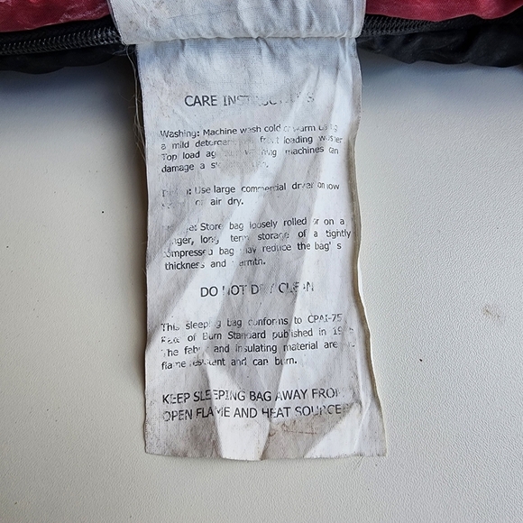 EDDIE BAUER Rectangle One Person Sleeping Bag 32" x 84"- Red and Black - Picture 7 of 9